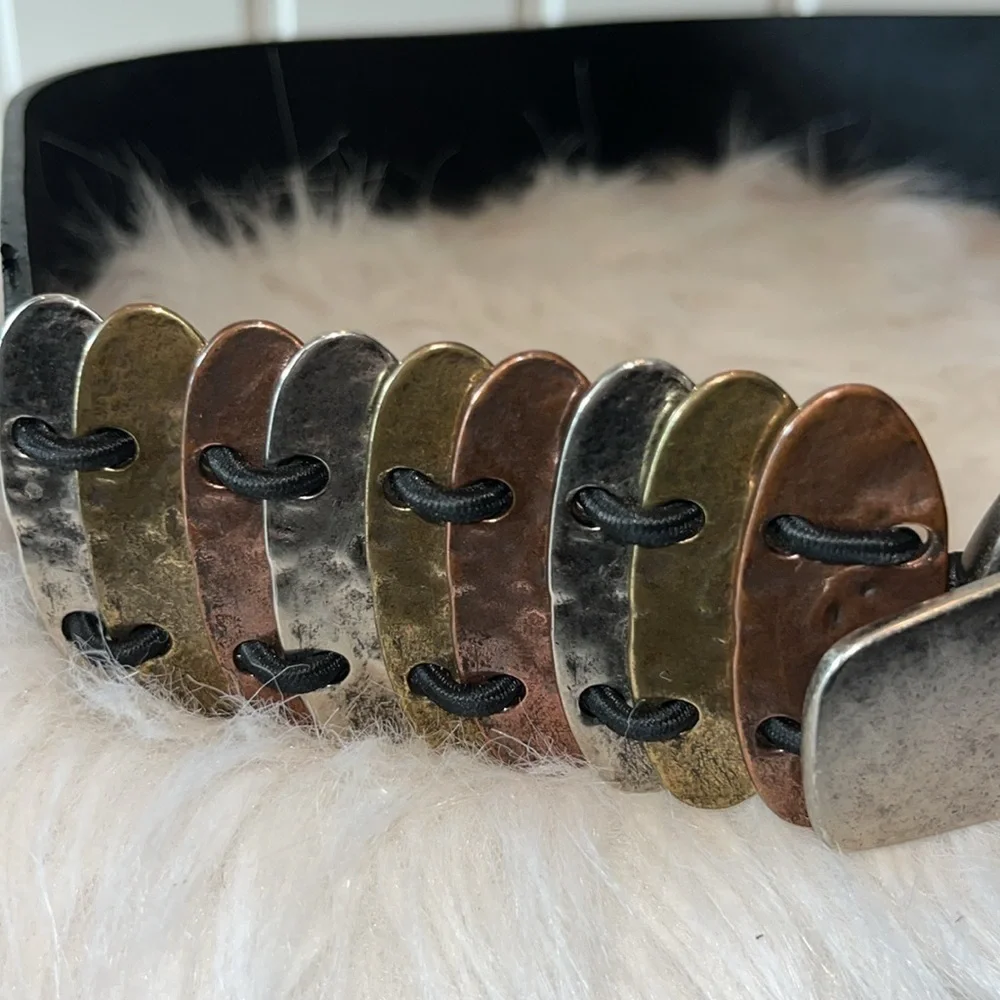 Super cute unique statement belt hammered metallic black leather belt Chicos S/M